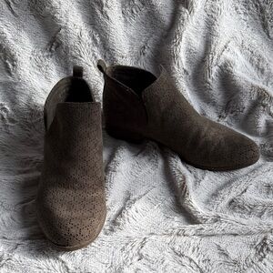 Chic Dark Greeb Ankle Boots